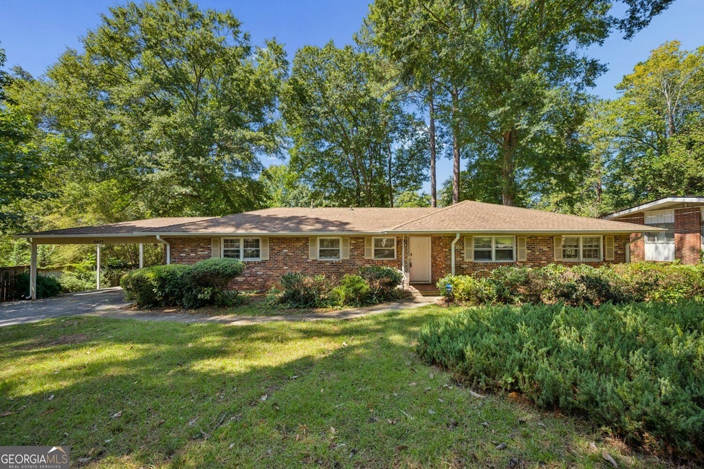 Photo of 2677 Lancaster Drive, Atlanta, GA 30344 (MLS # 10849909)