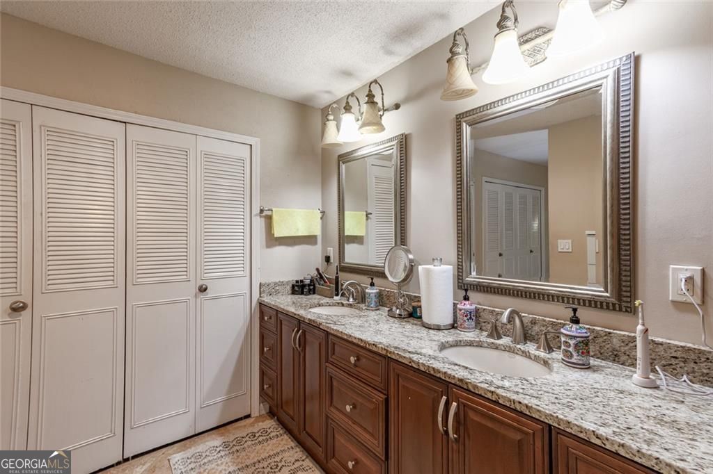 Roswell, Georgia 30048, United States, 3 Bedrooms Bedrooms, ,2 BathroomsBathrooms,Residential,Active,232229