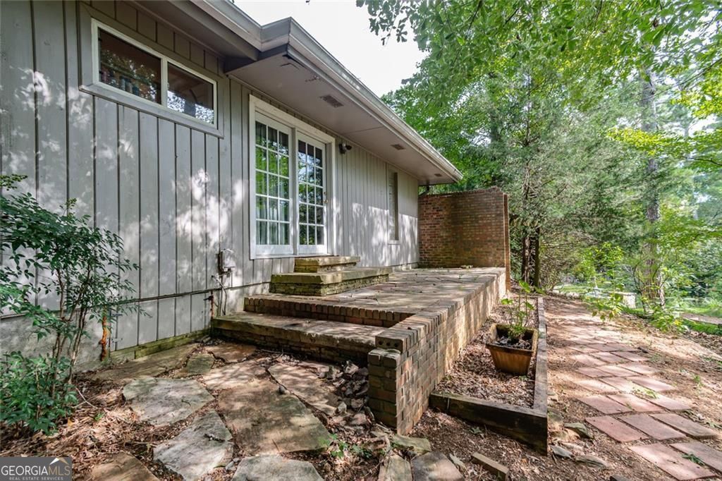 Roswell, Georgia 30048, United States, 3 Bedrooms Bedrooms, ,2 BathroomsBathrooms,Residential,Active,232229