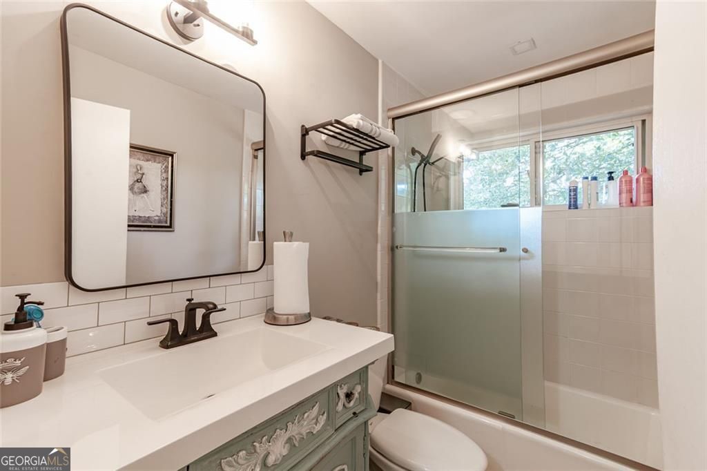 Roswell, Georgia 30048, United States, 3 Bedrooms Bedrooms, ,2 BathroomsBathrooms,Residential,Active,232229