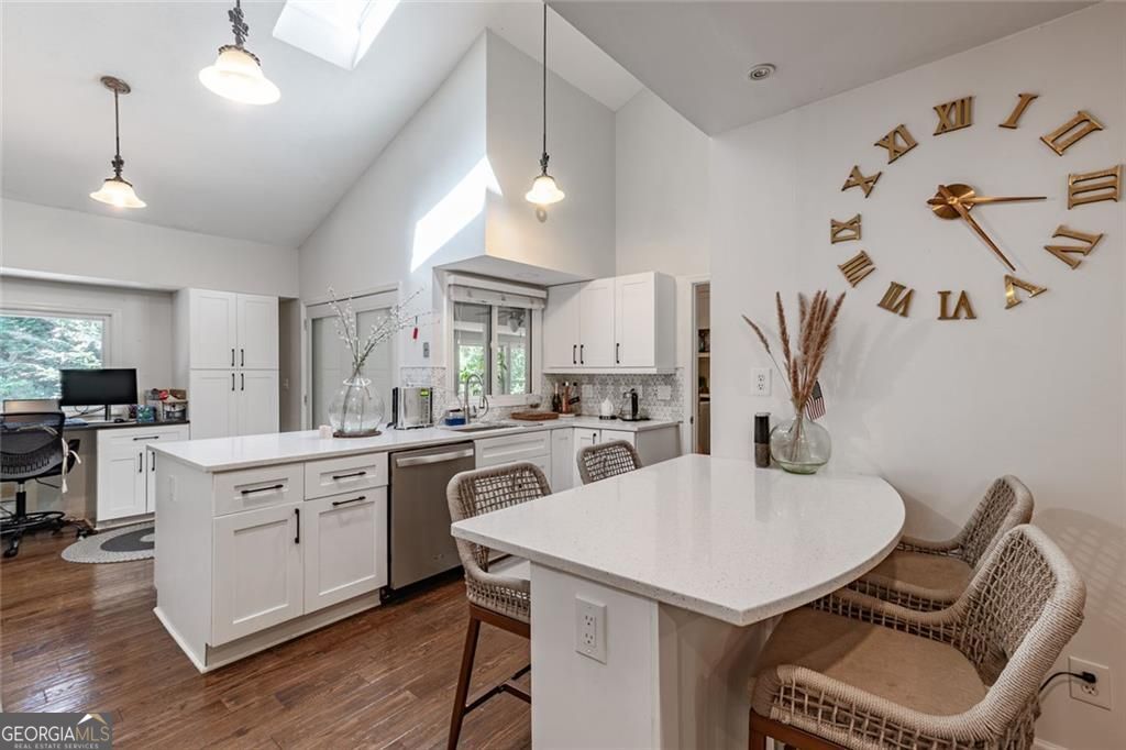 Roswell, Georgia 30048, United States, 3 Bedrooms Bedrooms, ,2 BathroomsBathrooms,Residential,Active,232229