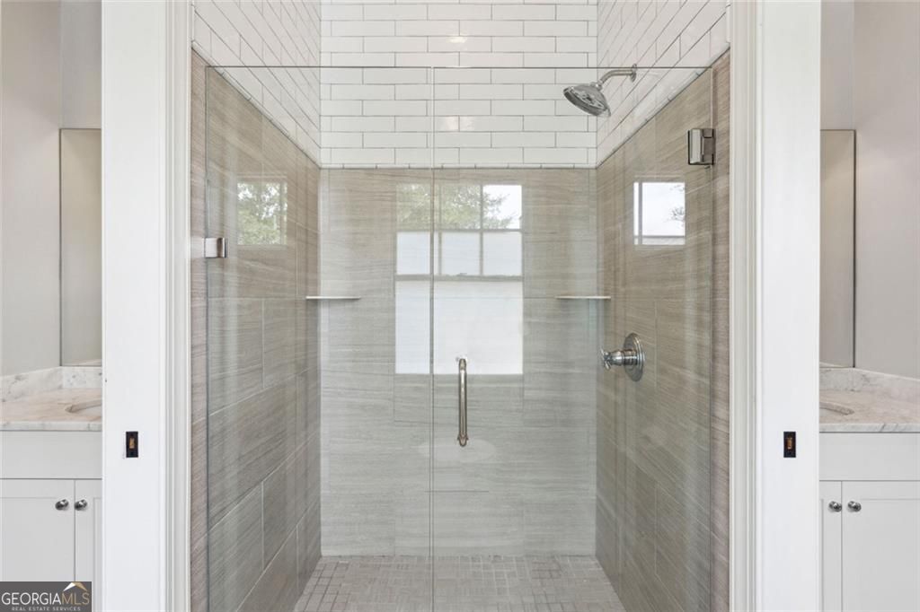 Atlanta, Georgia 30305, United States, 5 Bedrooms Bedrooms, ,5 BathroomsBathrooms,Residential,Pending,116015