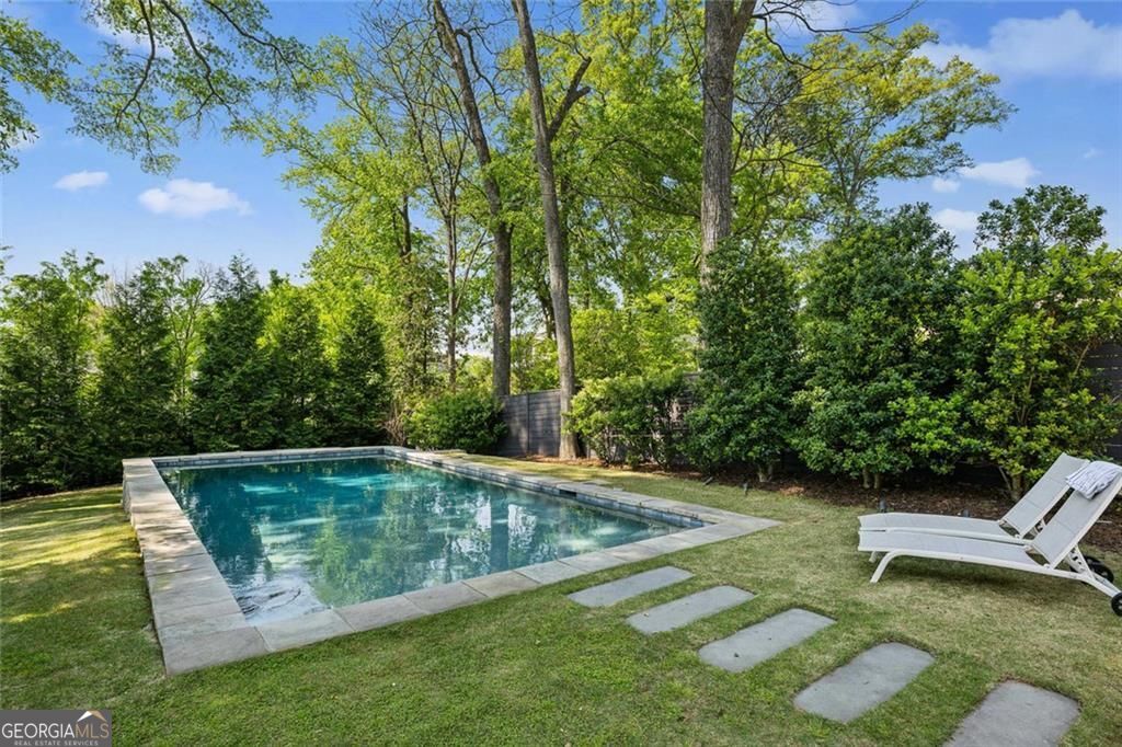 Atlanta, Georgia 30305, United States, 5 Bedrooms Bedrooms, ,5 BathroomsBathrooms,Residential,Pending,116015