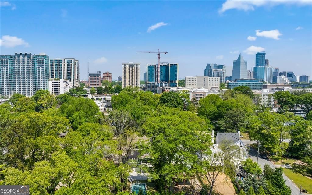 Atlanta, Georgia 30305, United States, 5 Bedrooms Bedrooms, ,5 BathroomsBathrooms,Residential,Pending,116015