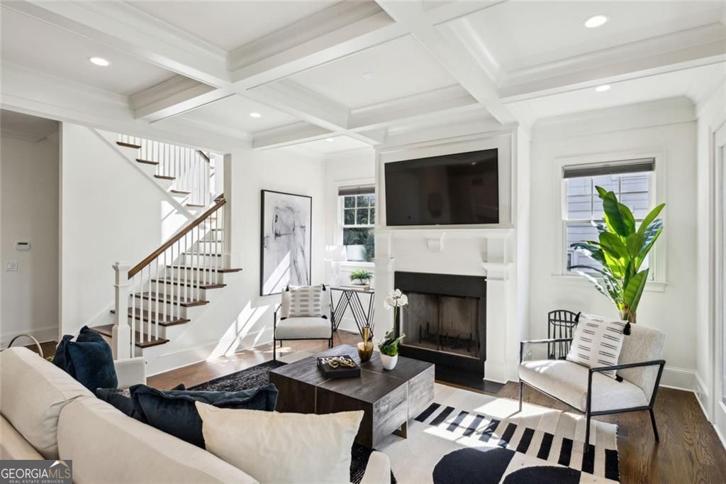 Atlanta, Georgia 30305, United States, 5 Bedrooms Bedrooms, ,5 BathroomsBathrooms,Residential,Pending,116015