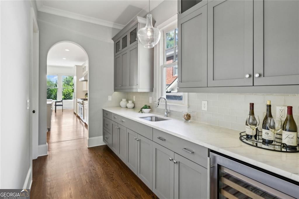 Atlanta, Georgia 30305, United States, 5 Bedrooms Bedrooms, ,5 BathroomsBathrooms,Residential,Pending,116015