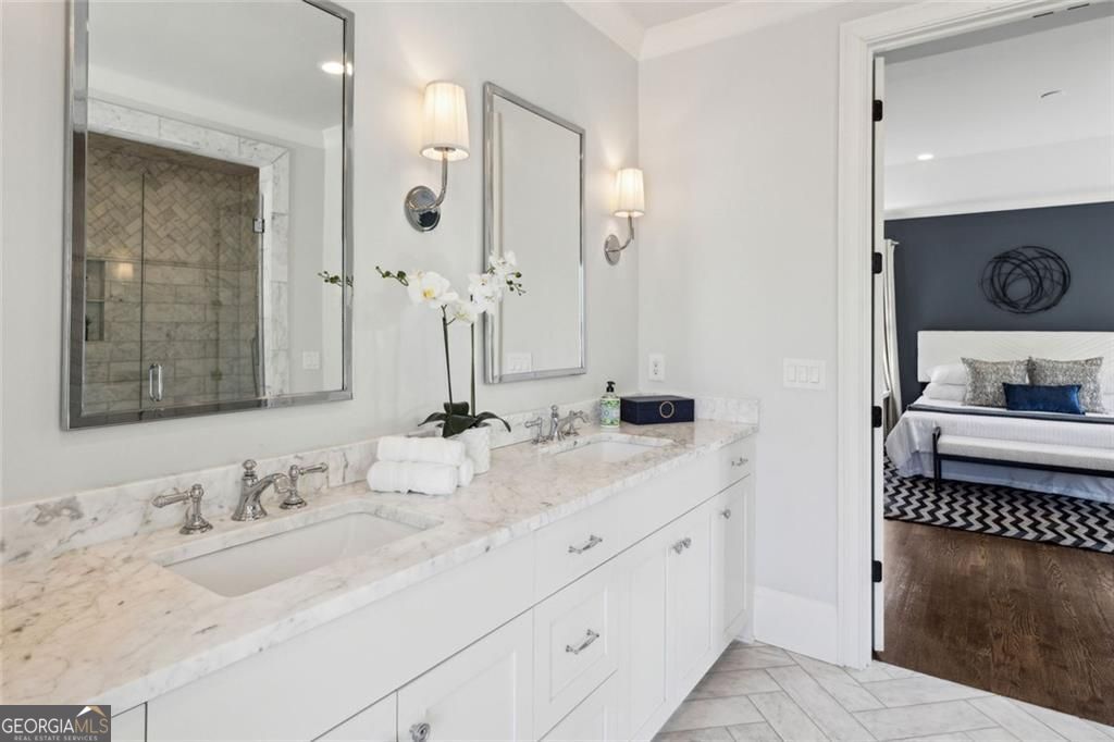 Atlanta, Georgia 30305, United States, 5 Bedrooms Bedrooms, ,5 BathroomsBathrooms,Residential,Pending,116015