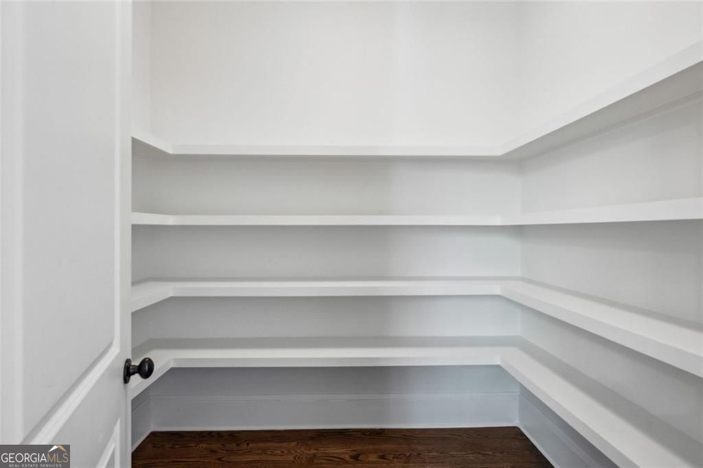 Atlanta, Georgia 30305, United States, 5 Bedrooms Bedrooms, ,5 BathroomsBathrooms,Residential,Pending,116015