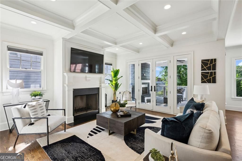 Atlanta, Georgia 30305, United States, 5 Bedrooms Bedrooms, ,5 BathroomsBathrooms,Residential,Pending,116015