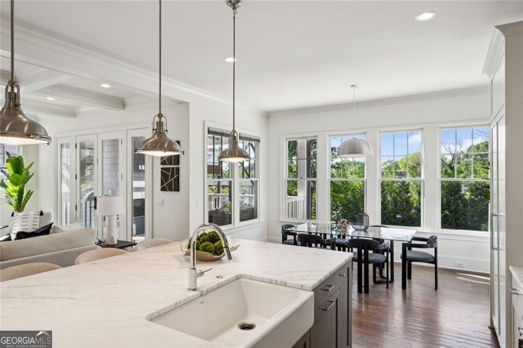 Atlanta, Georgia 30305, United States, 5 Bedrooms Bedrooms, ,5 BathroomsBathrooms,Residential,Pending,116015