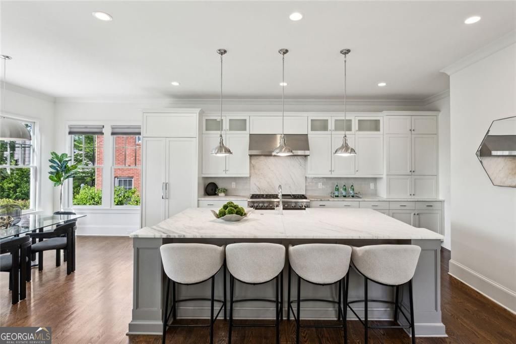 Atlanta, Georgia 30305, United States, 5 Bedrooms Bedrooms, ,5 BathroomsBathrooms,Residential,Pending,116015