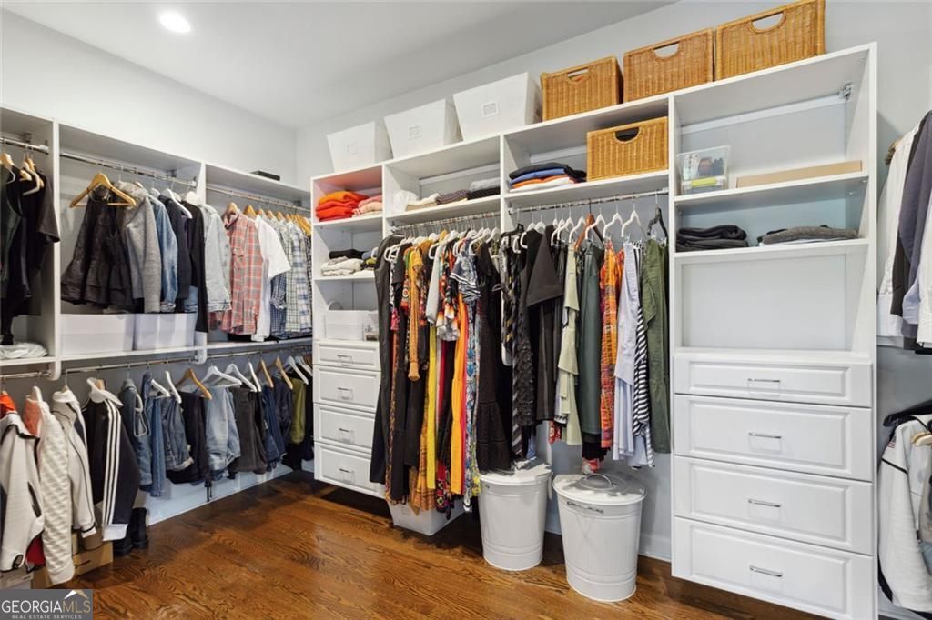 Atlanta, Georgia 30305, United States, 5 Bedrooms Bedrooms, ,5 BathroomsBathrooms,Residential,Pending,116015