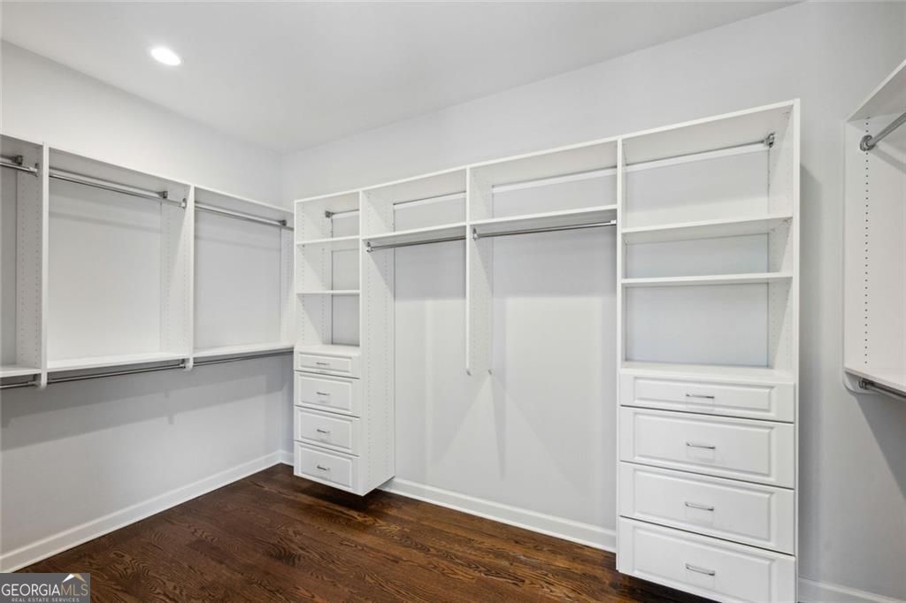 Atlanta, Georgia 30305, United States, 5 Bedrooms Bedrooms, ,5 BathroomsBathrooms,Residential,Pending,116015