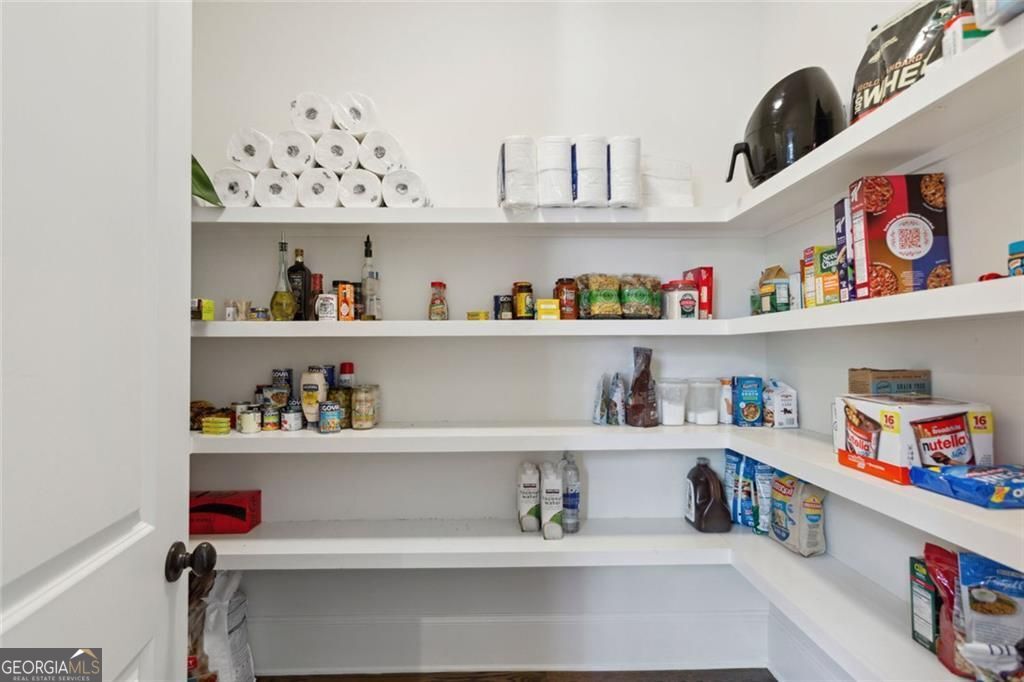 Atlanta, Georgia 30305, United States, 5 Bedrooms Bedrooms, ,5 BathroomsBathrooms,Residential,Pending,116015