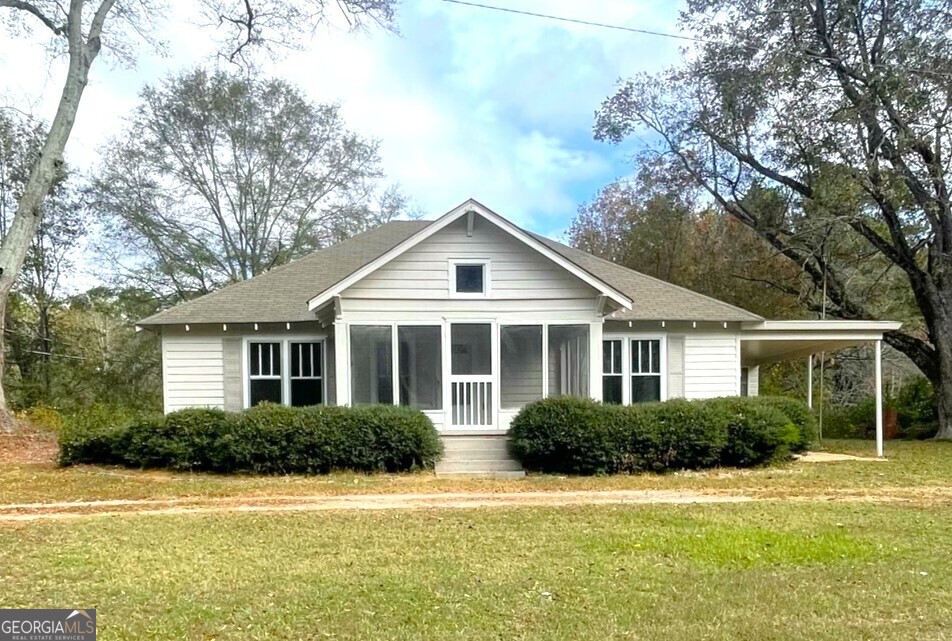 Charming country home with a screened-in front porch, perfect for enjoying the outdoors. This recently updated 3-bedroom, 1-bathroom residence features LVP flooring throughout and fresh paint.