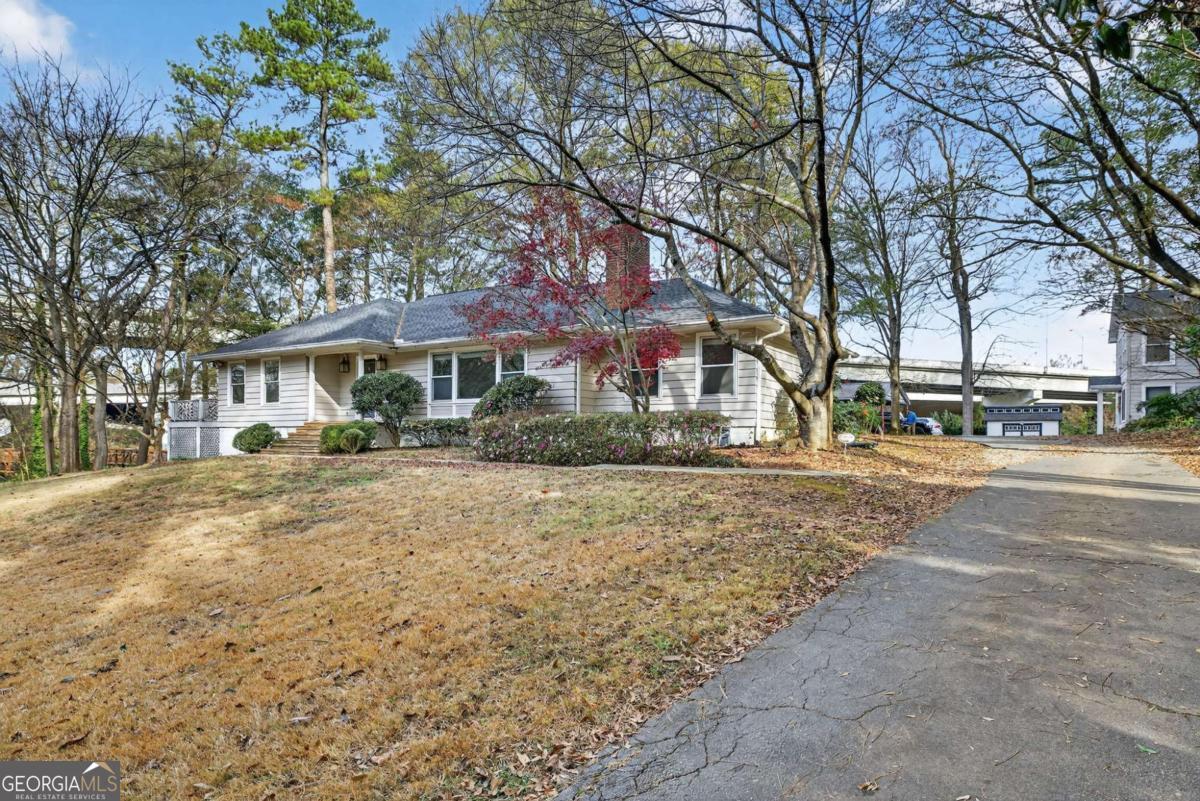 1040 Lindridge DR NE