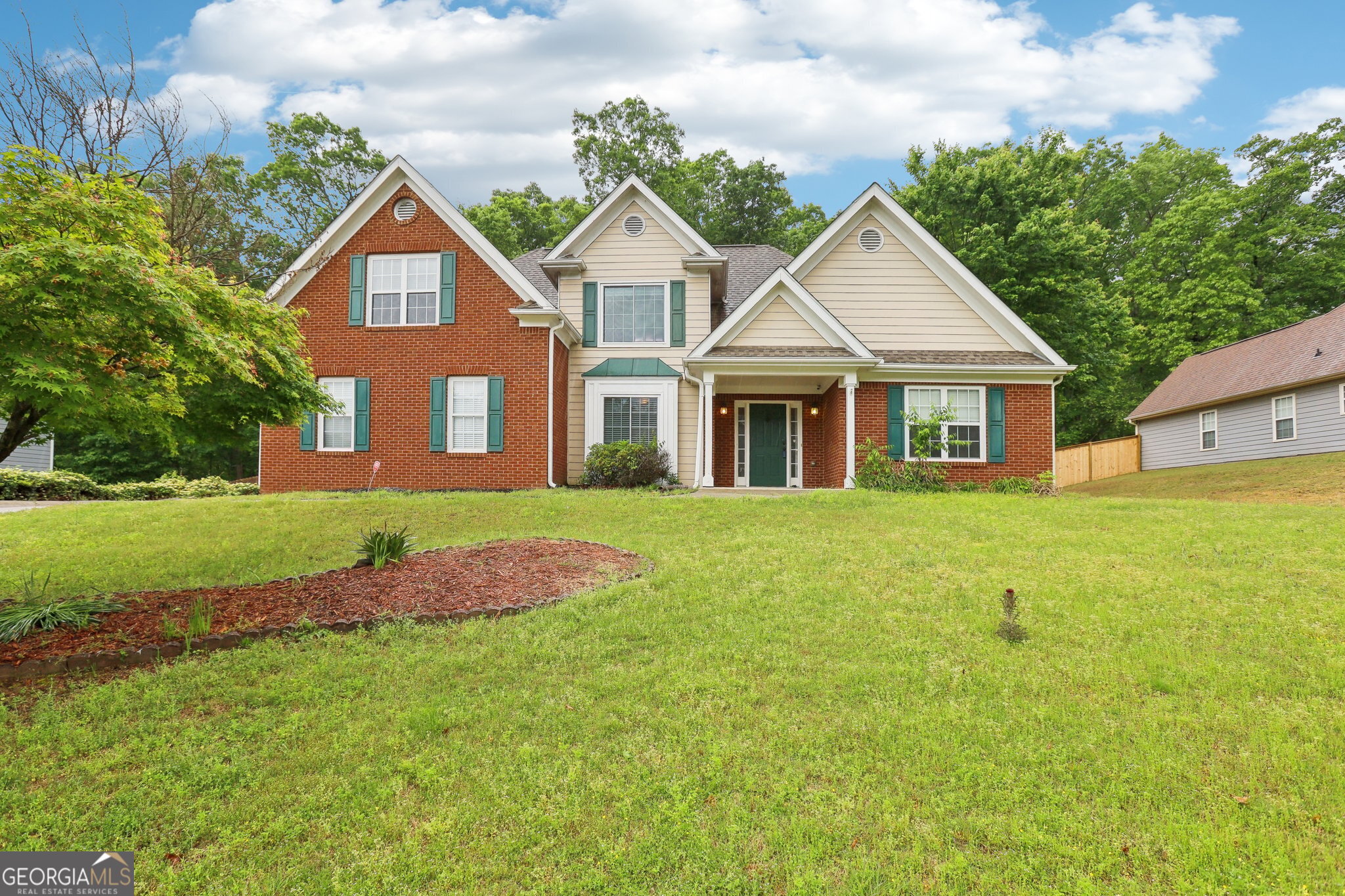 Very nice 3 sides Brick 2 Story Home in Quiet South Gwinnett community of Willowwind Park. Home features 4 bedrooms, 2 1/2 baths. Master Bedroom and Bath is conveniently located on the Main floor. 3 other Bedrooms and 1 bath located upstairs. Kitchen has white cabinets and stainless steel appliances with large adjoining dining area. Separate living room could be used as an office if needed. Master bedroom has tray ceilings, and master bath has double vanity, soaking tub and separate shower. Private fenced back yard. This home is located in a swim/tennis community and conveniently located near both downtown Loganville and Grayson and areas of shopping, dining and entertainment. Home is ready to Move-in and call Home! Home is Vacant.
