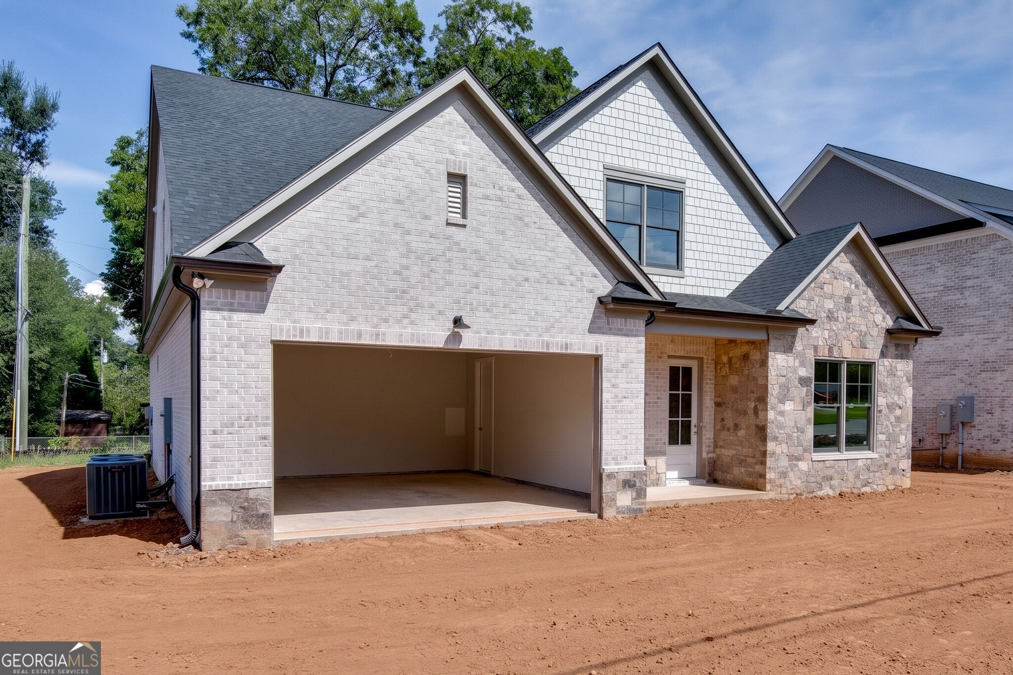 11 Stonehedge DR