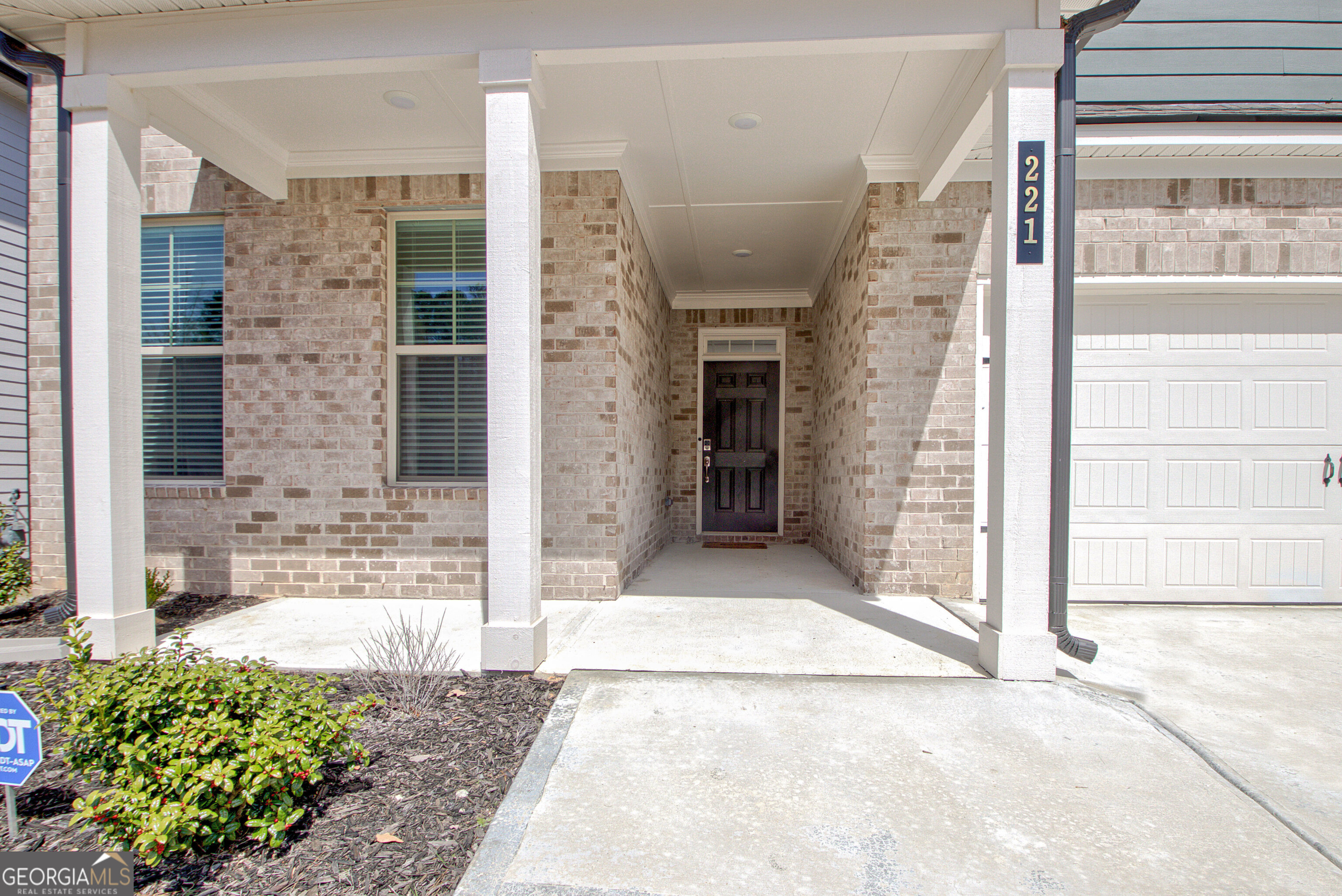 221 Caledonia CT