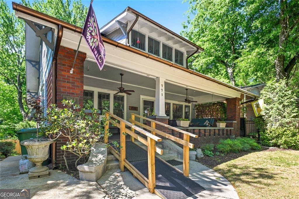 771 St Charles AVE NE