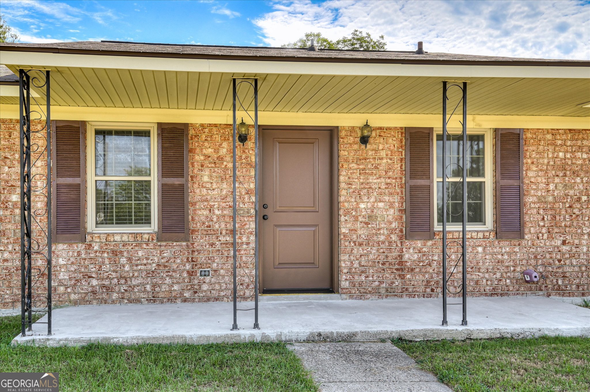 2538 E Kensington DR