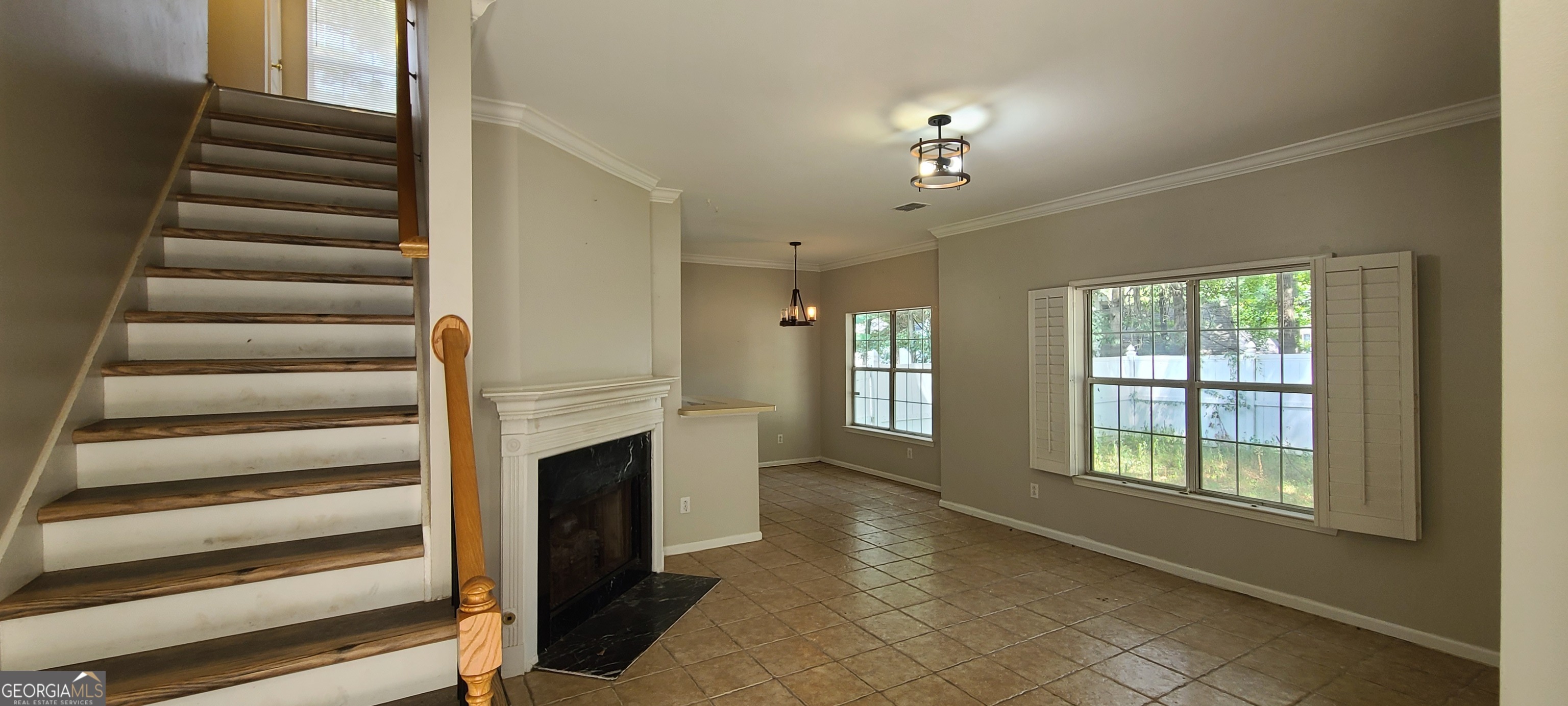 107 S Fairfield DR
