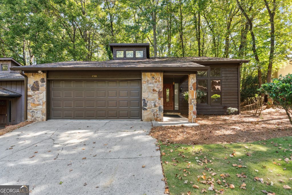 Photo of 130 Lakeview Ridge W, Roswell, GA 30076 (MLS # 10624600)