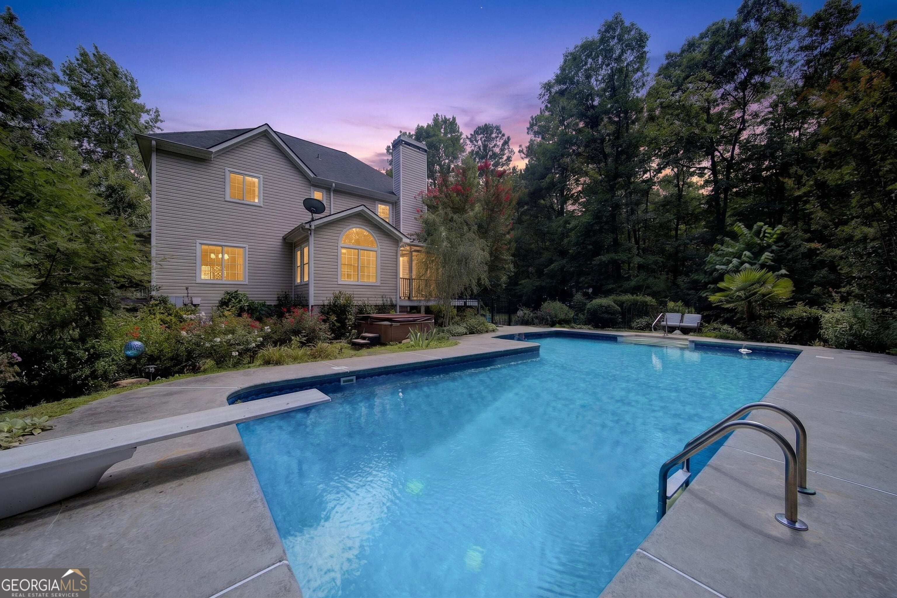 260 Kensington DR