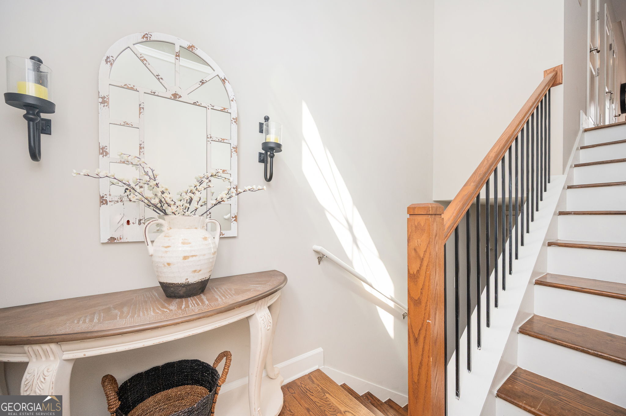 710 Cosmopolitan DR NE