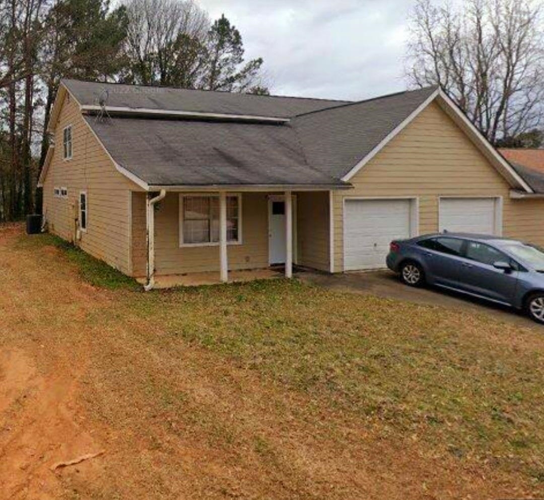 MUST SEE! COMPLETELY REMODELED! CLOSE TO SHOPPING, ENTERTAINMENT AND RESTAURANTS! FOR MORE INFORMATION TEXT OR CALL 770-679-1770