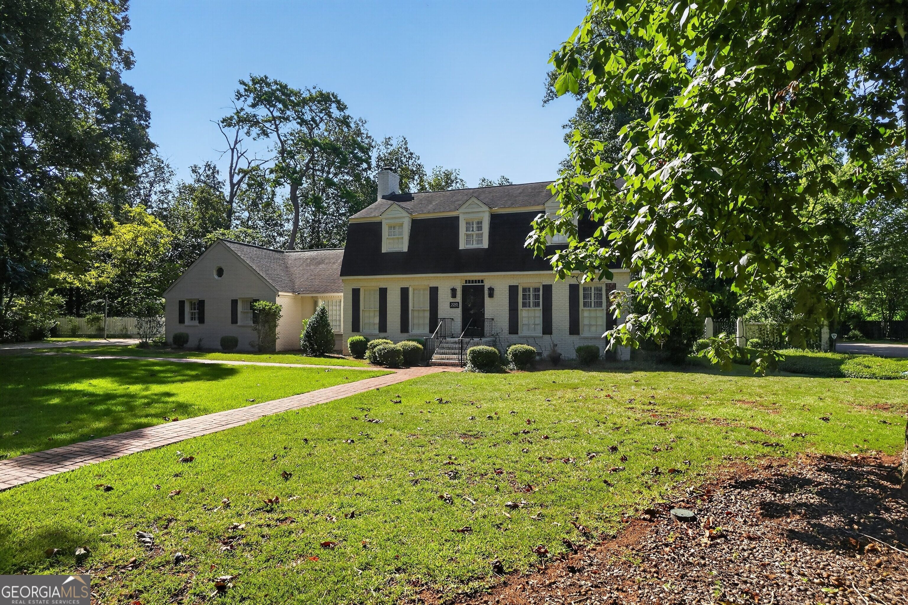 2210 E Doublegate DR