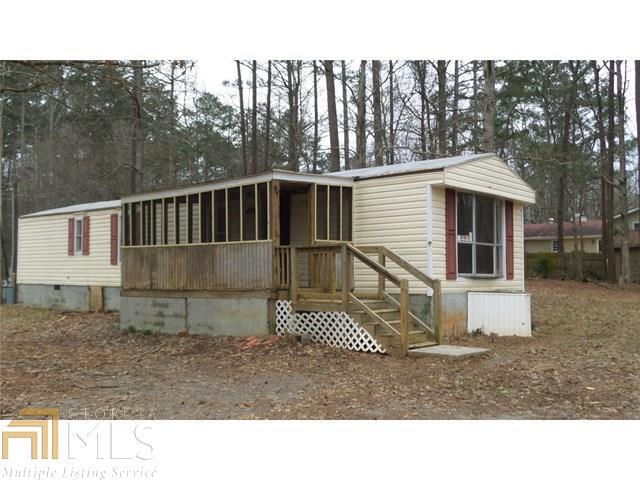 THIS IS A GREAT HOME FOR A SMALL FAMILY! THIS 2 BEDROOM 1 BATH FEATURES A GREAT SCREENED IN FRONT PORCH AND PLENTY OF YARD FOR THE KIDS TO PLAY IN! CLOSE TO I-20, MINUTES FROM SHOPPING IN DOWNTOWN CARROLLTON, RESTAURANTS, AND SCHOOLS THIS HOME IS A GREAT HOME FOR YOUR FAMILY!