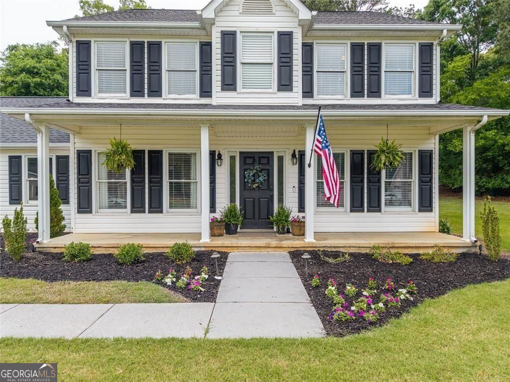 226 Charles DR NE