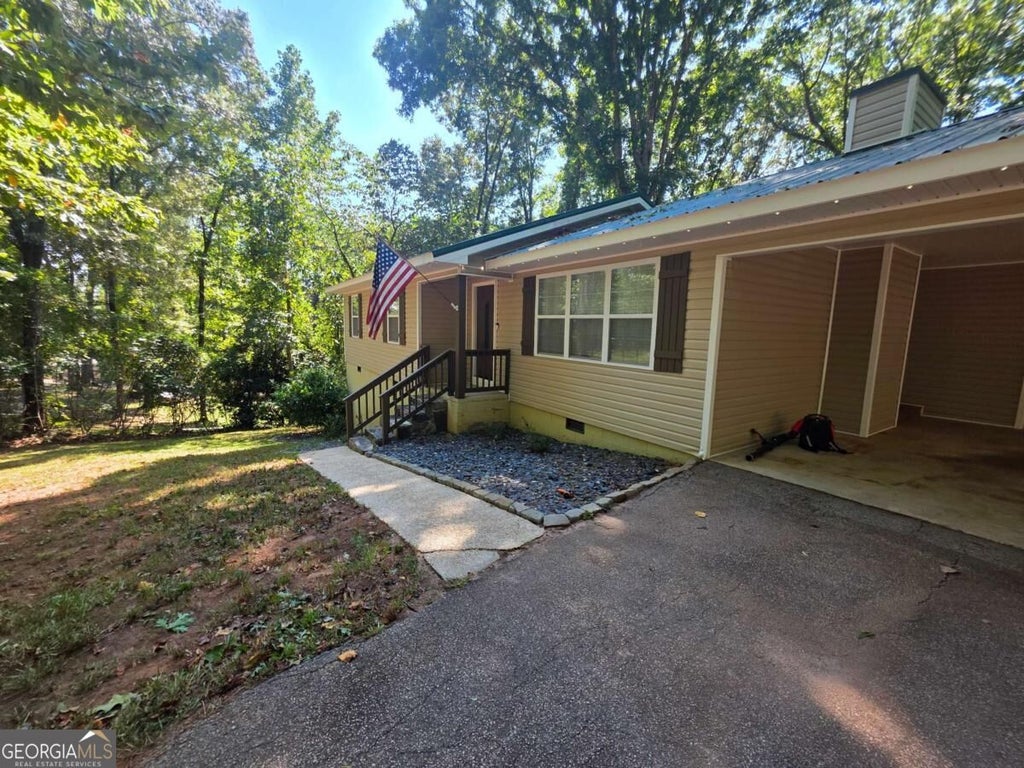 Photo of 105 Heatherbrook Drive, Lagrange, GA 30240 (MLS # 10849888)