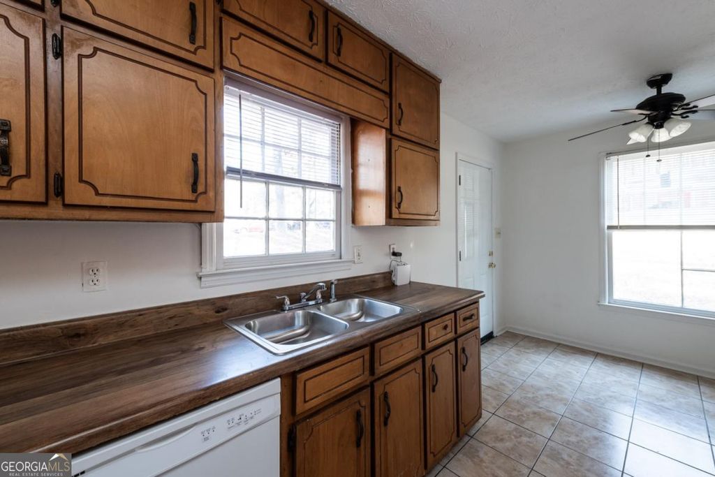 Photo of 8173 Magnolia Drive, Jonesboro, GA 30238 (MLS # 10671212)