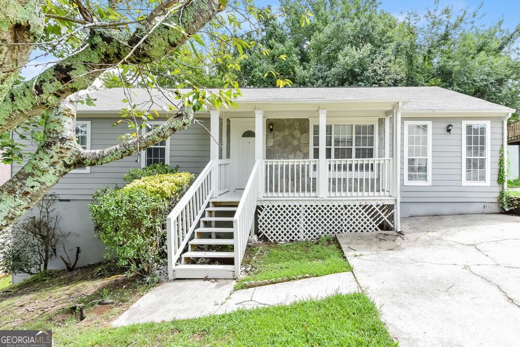 Photo of 564 Crestridge Court, Stone Mountain, GA 30083 (MLS # 10678066)