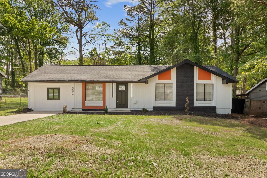 Photo of 8878 Burnham Way, Jonesboro, GA 30238 (MLS # 10761357)