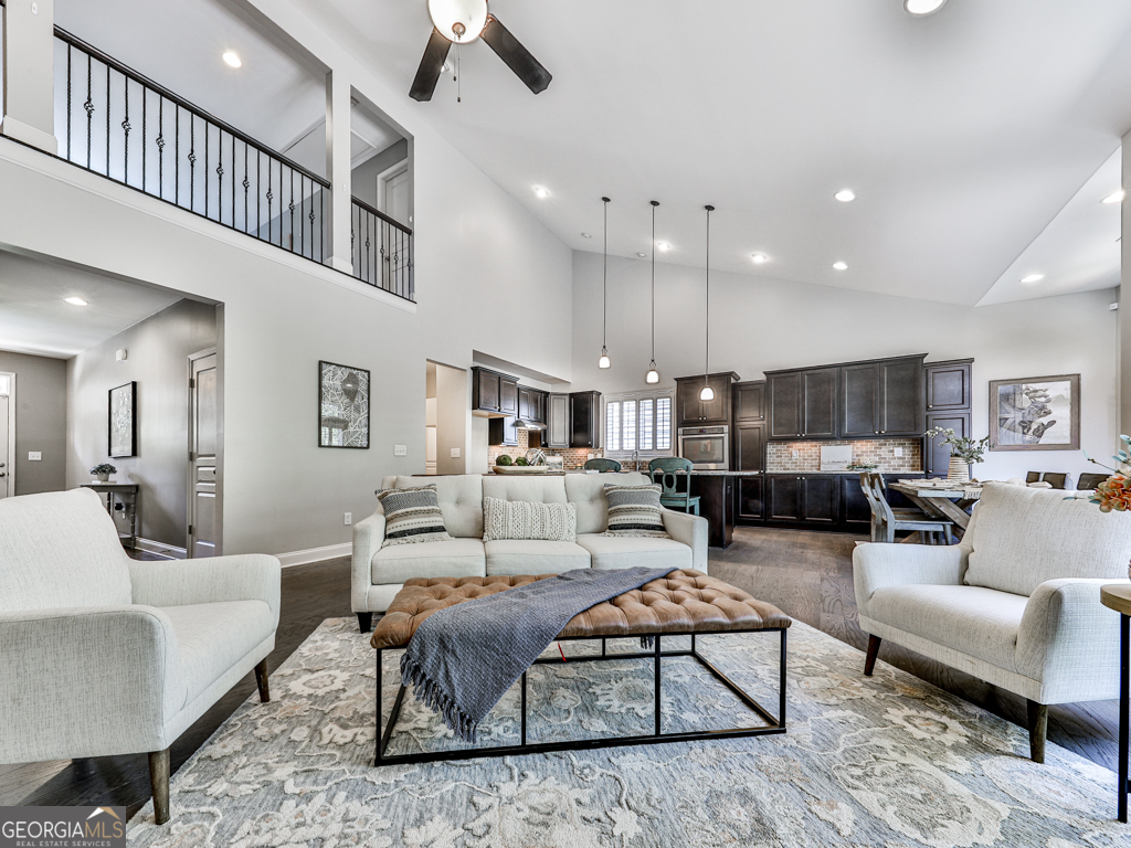 815 Commerce TRL
