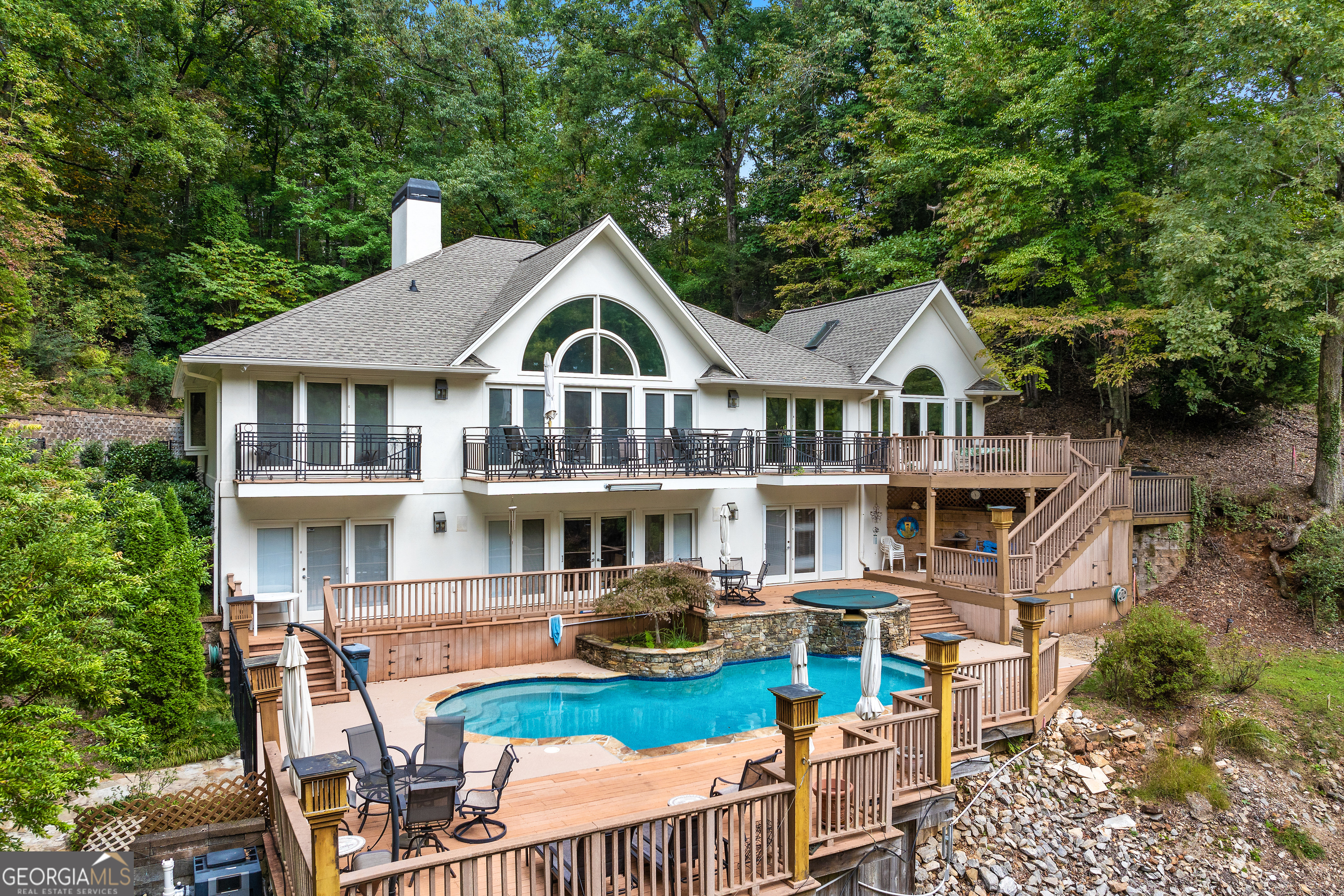 955 E Lake DR
