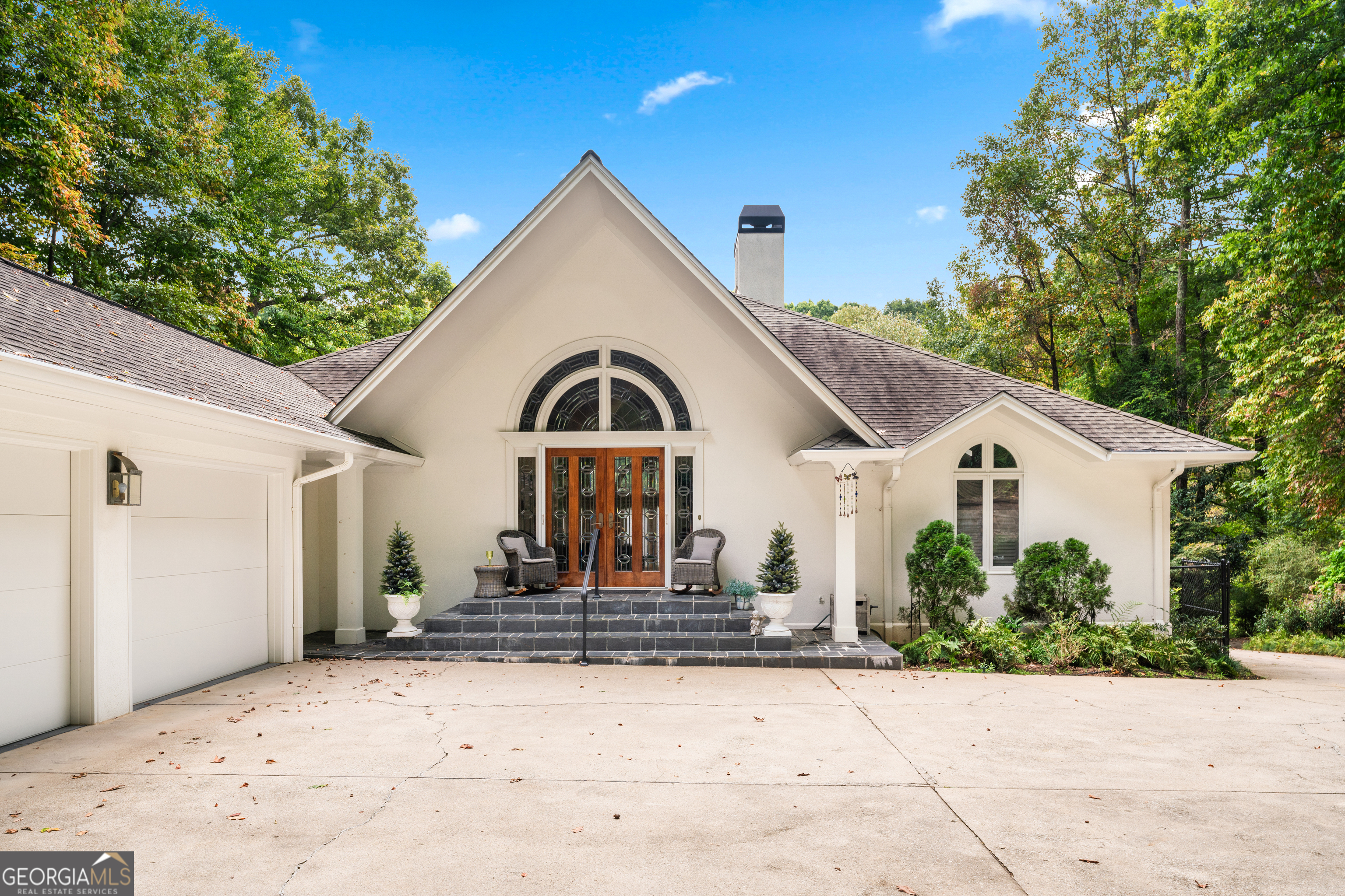 955 E Lake DR