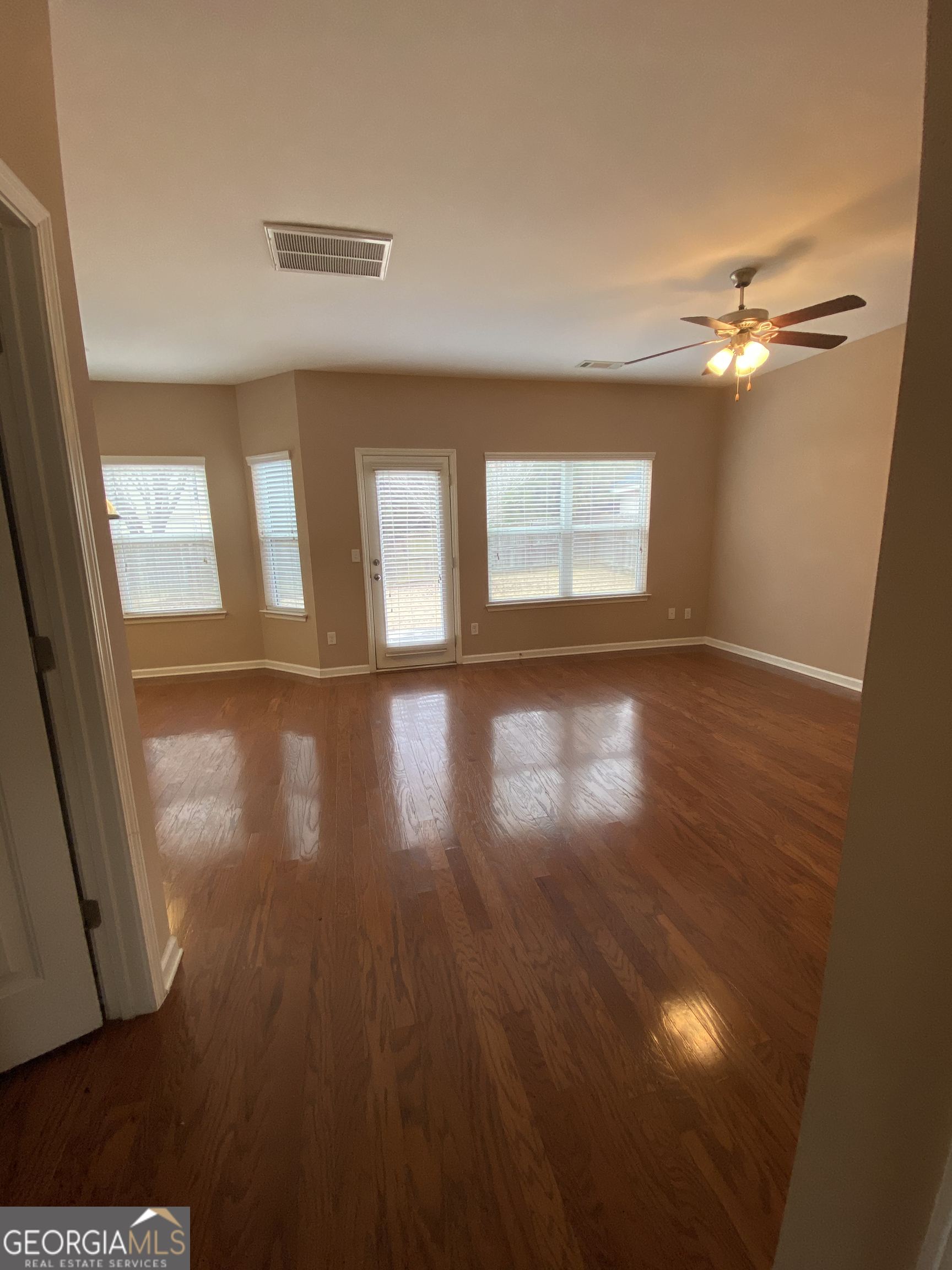 Newnan, Georgia 30263, United States, 4 Bedrooms Bedrooms, ,3 BathroomsBathrooms,Residential,Active,222154