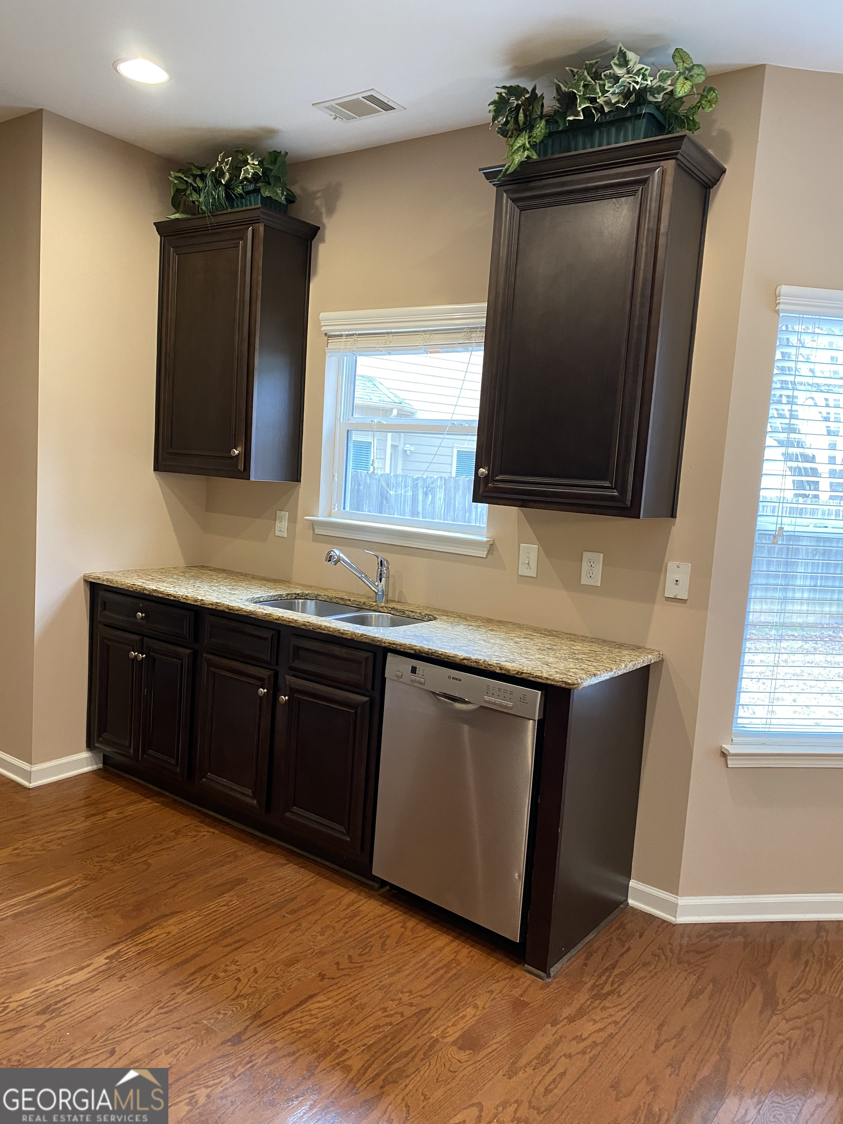 Newnan, Georgia 30263, United States, 4 Bedrooms Bedrooms, ,3 BathroomsBathrooms,Residential,Active,222154