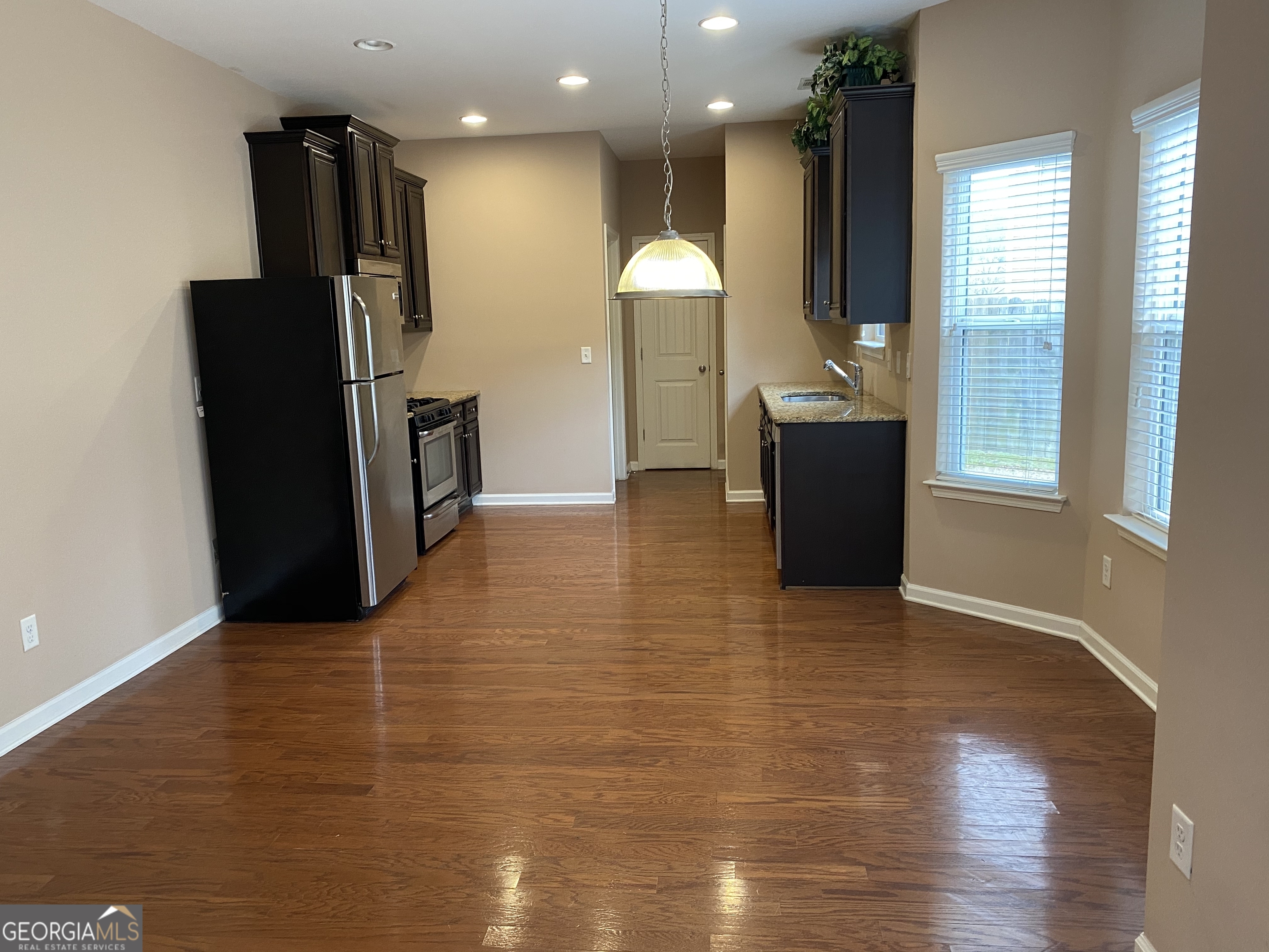 Newnan, Georgia 30263, United States, 4 Bedrooms Bedrooms, ,3 BathroomsBathrooms,Residential,Active,222154