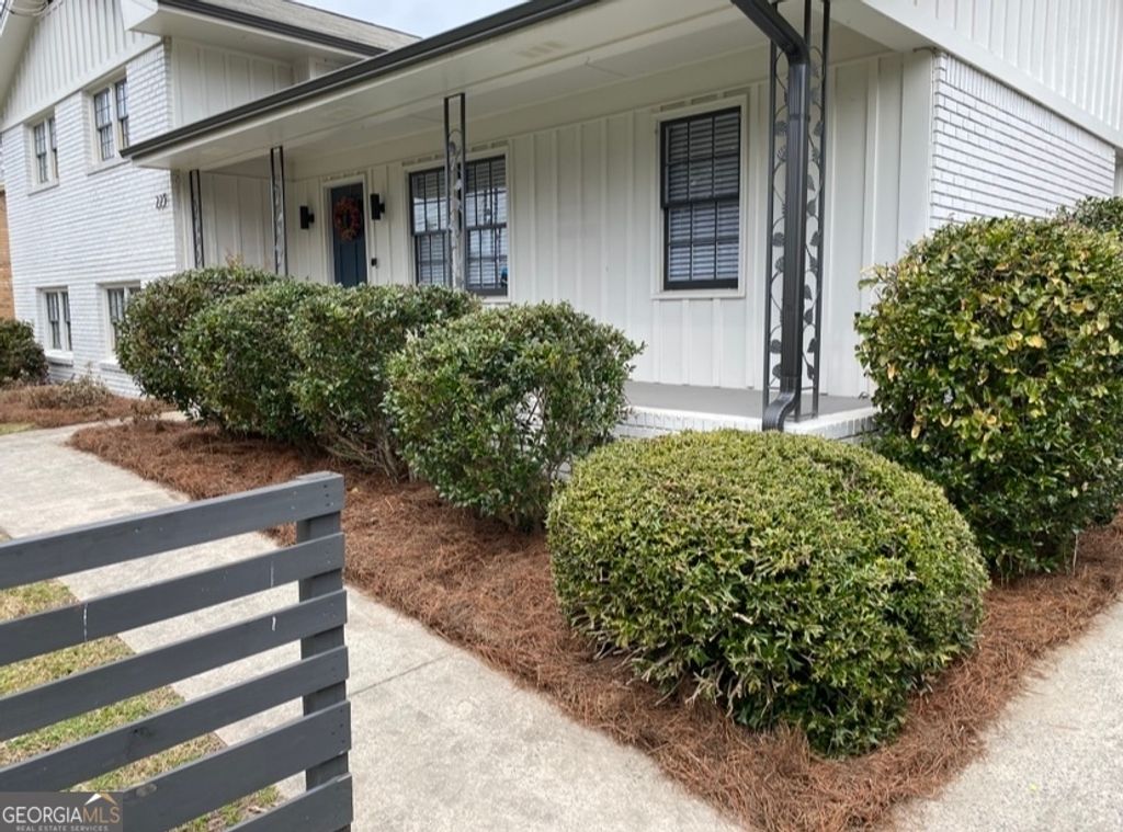 Photo of 223 NE Fowler Circle NE, Marietta, GA 30060 (MLS # 10704954)