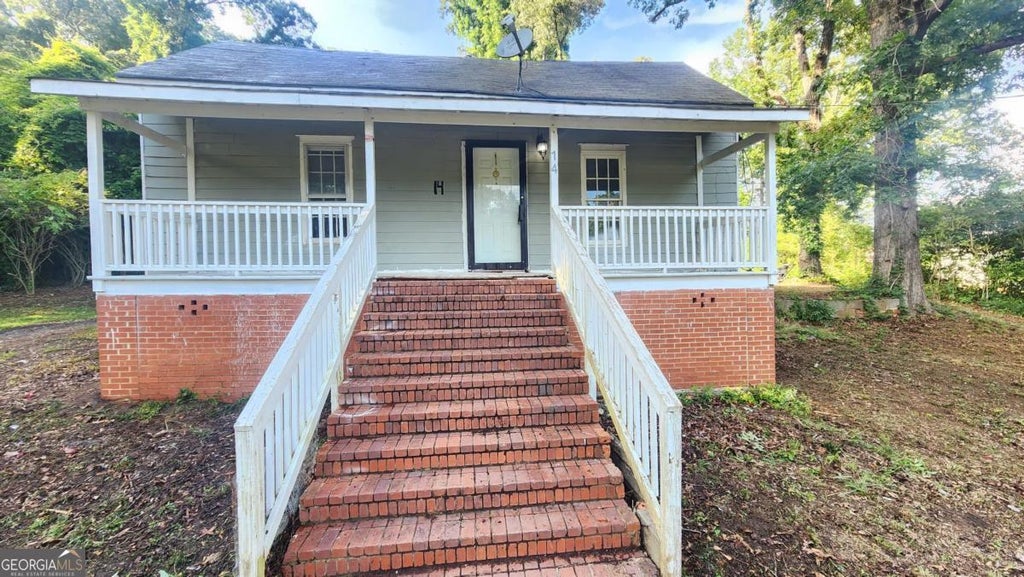 Photo of 71 Sargent Railroad Avenue, Newnan, GA 30263 (MLS # 10790215)