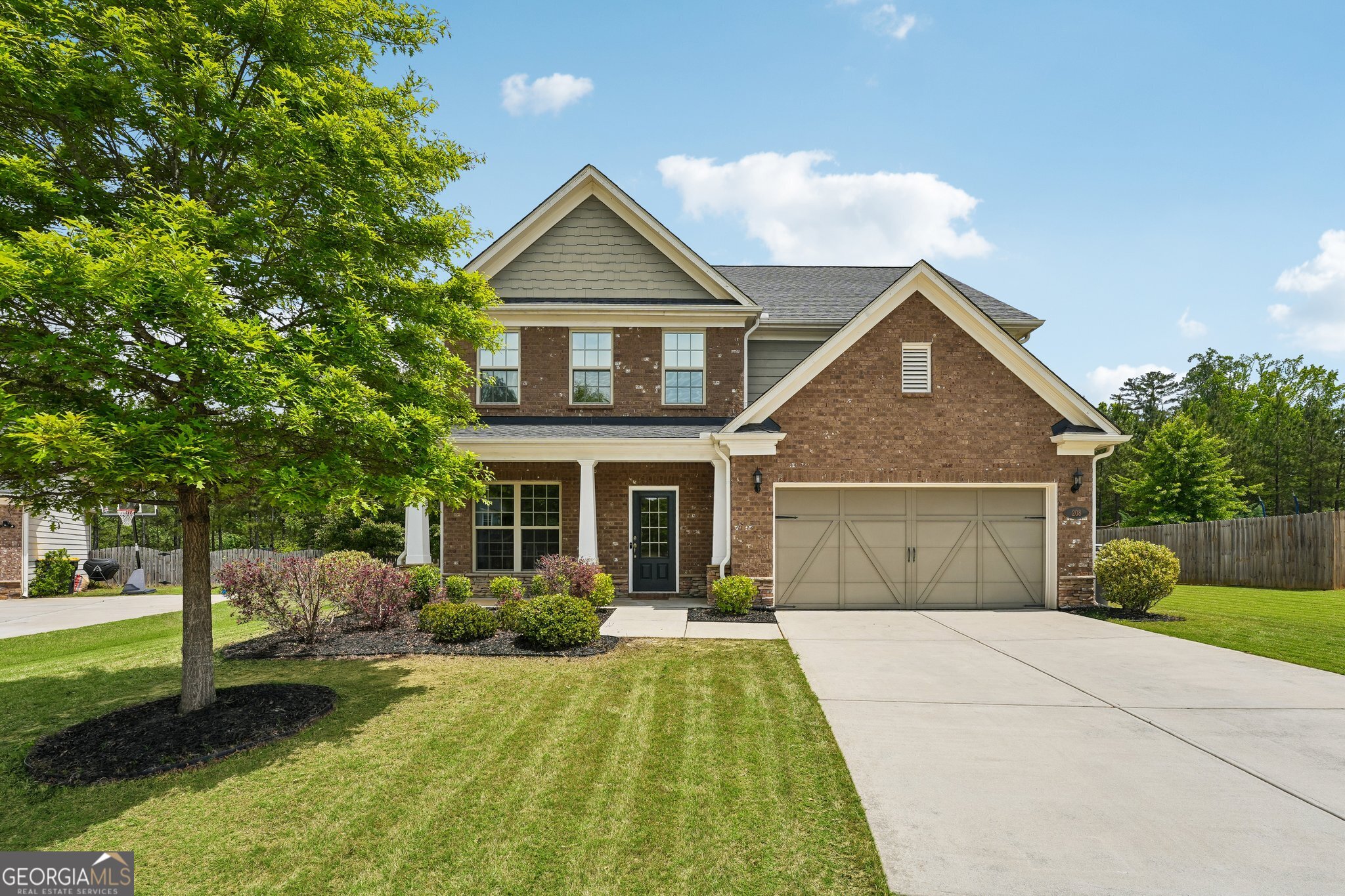 208 Roundwood WAY