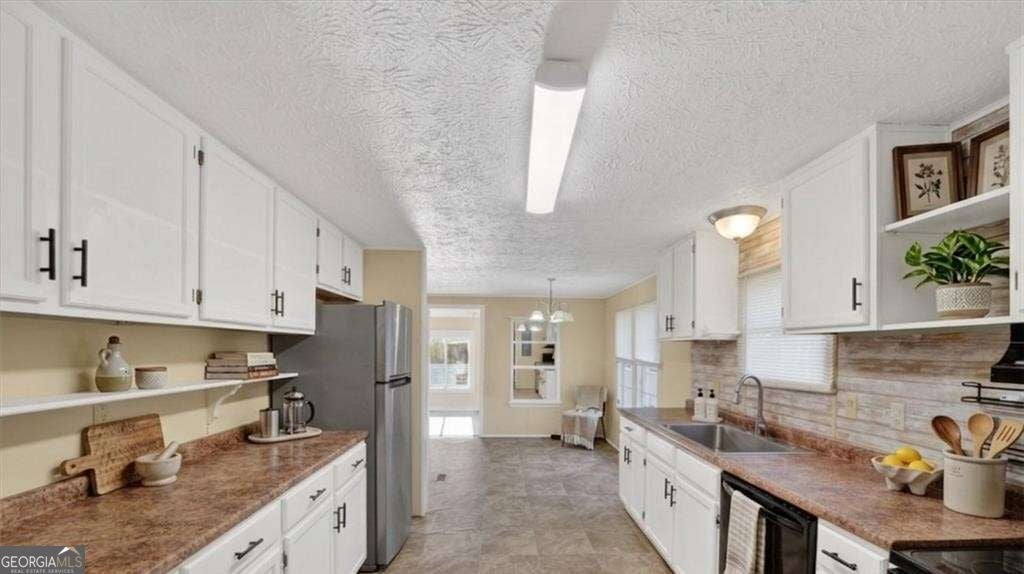 300 Deer Trail LN