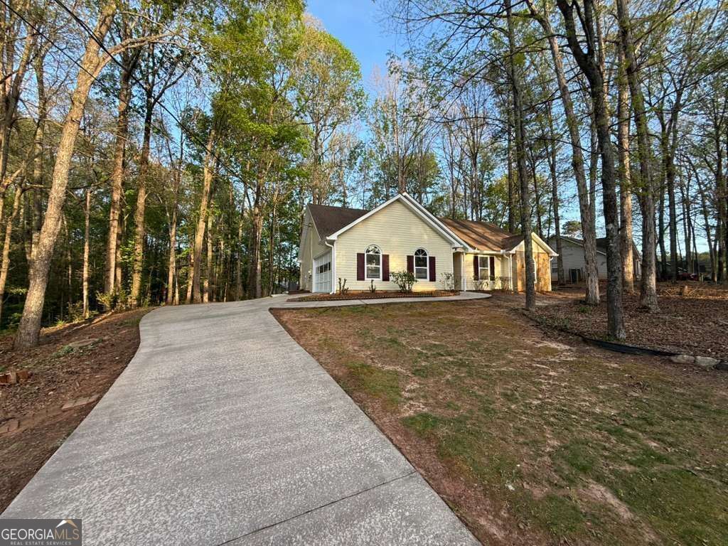Photo of 35 Lindsey Lane, Sharpsburg, GA 30277 (MLS # 10725028)
