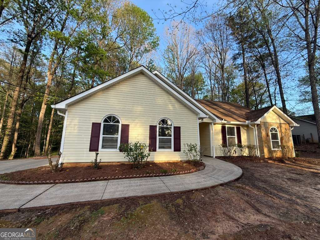 Photo of 35 Lindsey Lane, Sharpsburg, GA 30277 (MLS # 10725028)