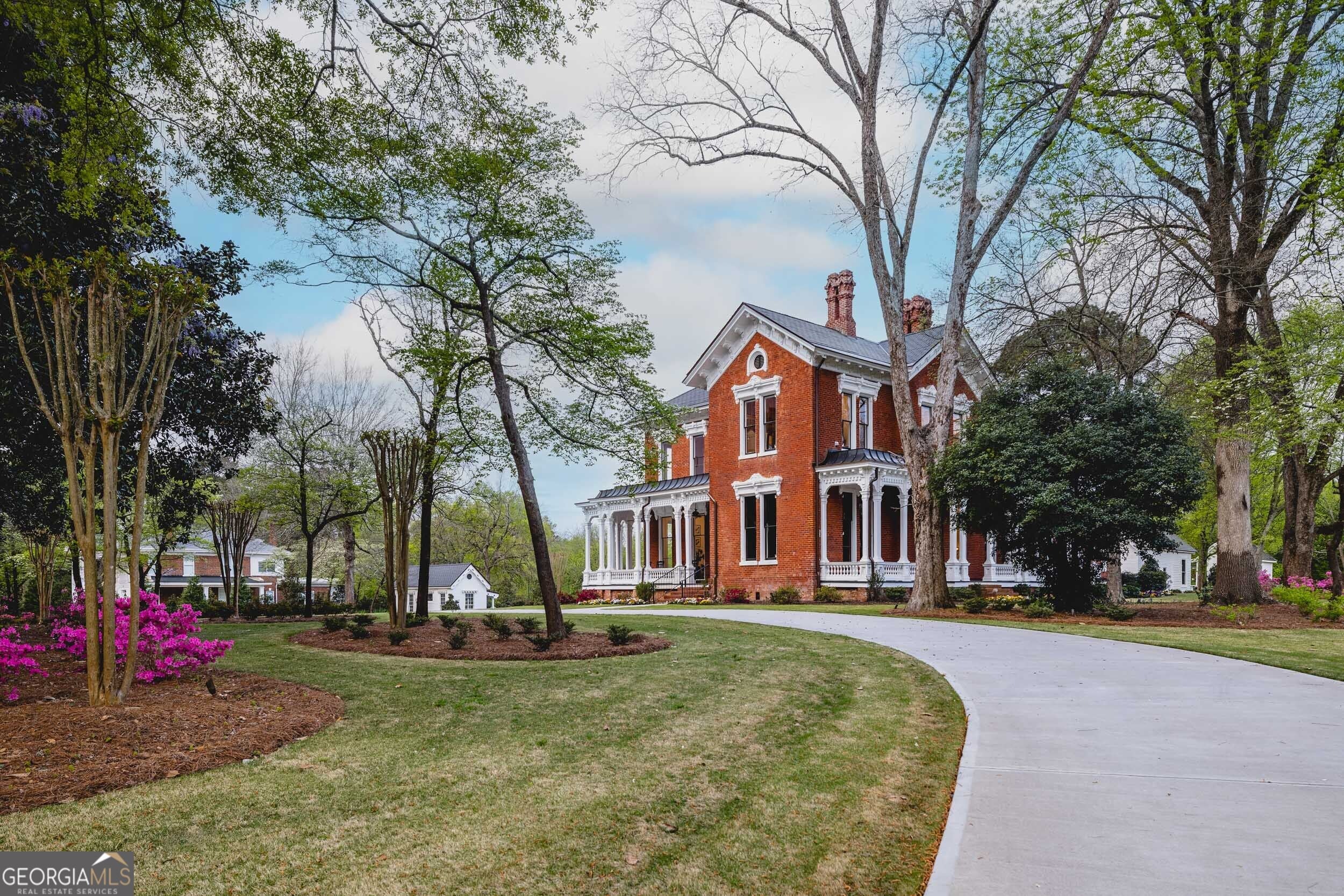 106 N Laurel AVE